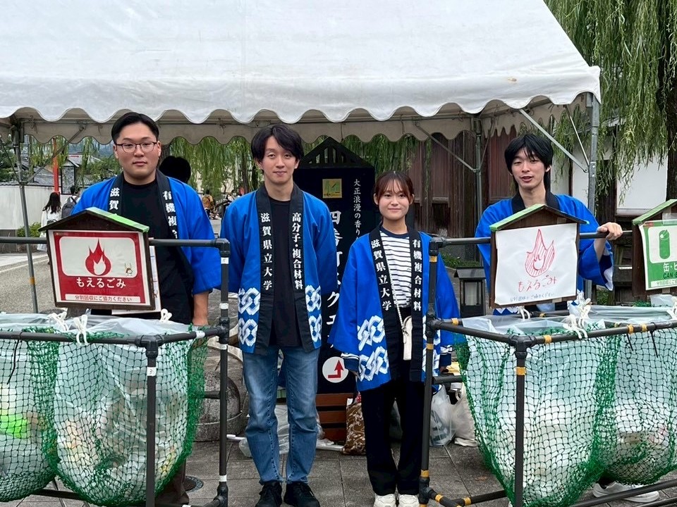 本日もトレードマークの法被で活動中